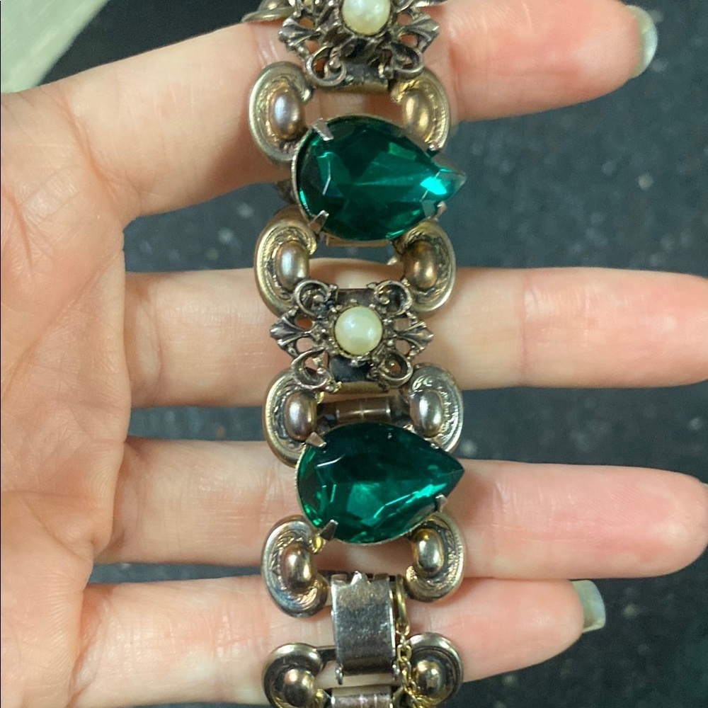 Art Deco Style 40s/50s Green and Gold Bracelet - Picture 11 of 12